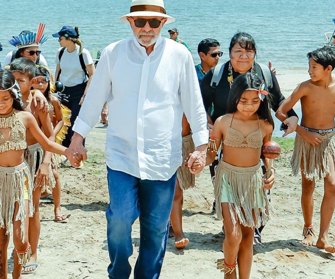 Lula visita aldeia indígena e promete energia para 4,3 mil famílias