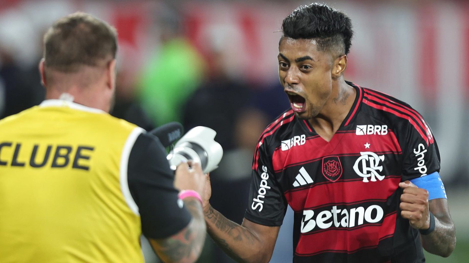 Fla vence, aproveita derrota do Palmeiras e volta a igualar rival