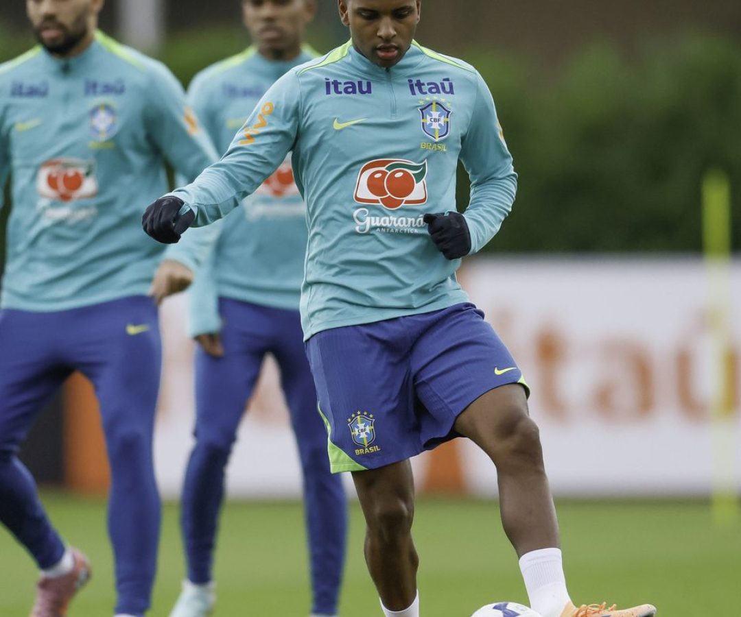 Seleção realiza primeiro treino para amistosos na Europa