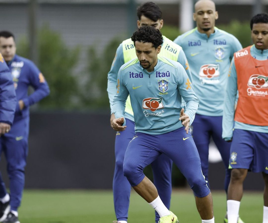 Com equipe completa, Ancelotti comanda atividade em Londres