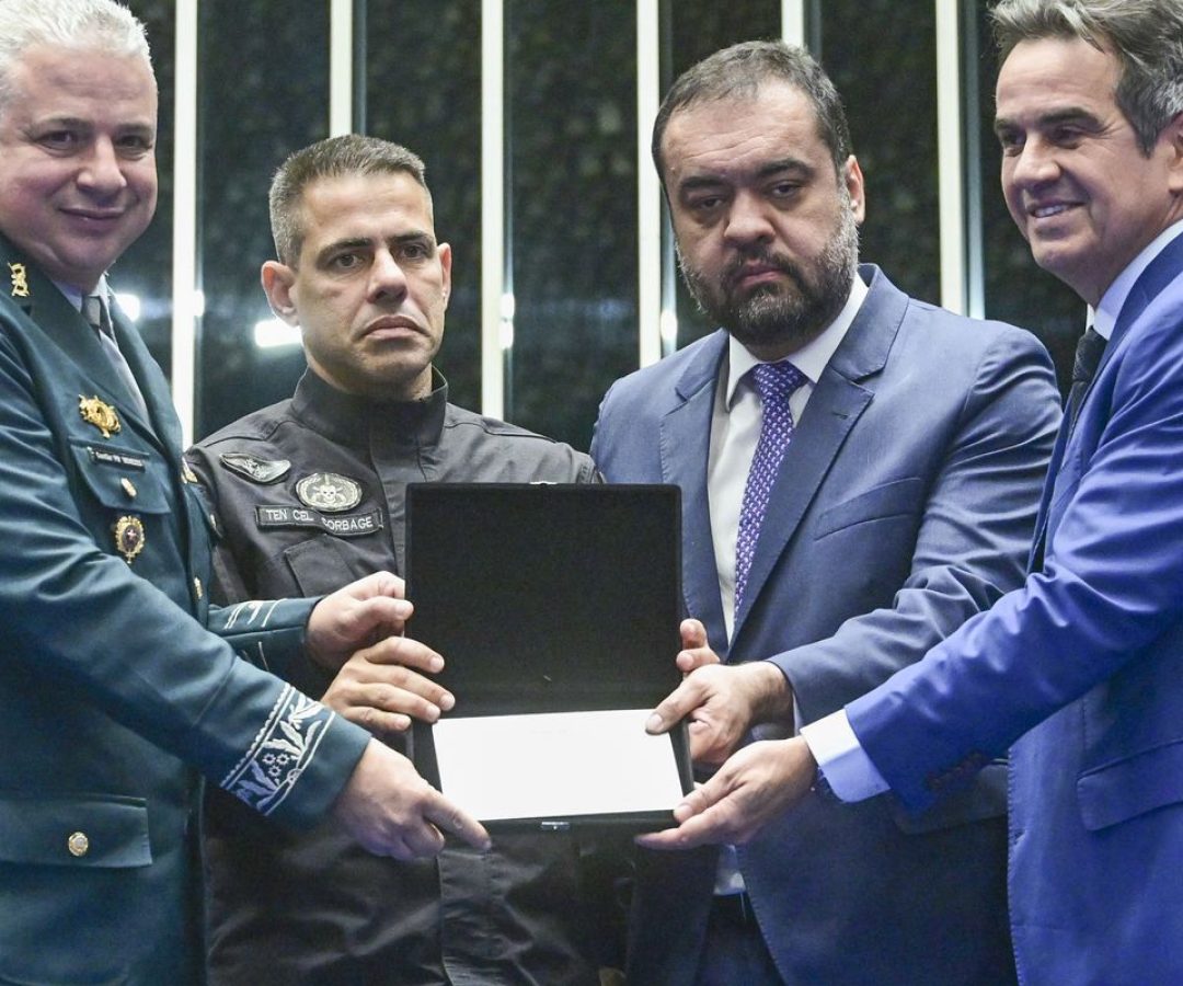 Congresso homenageia policiais mortos durante a Operação Contenção