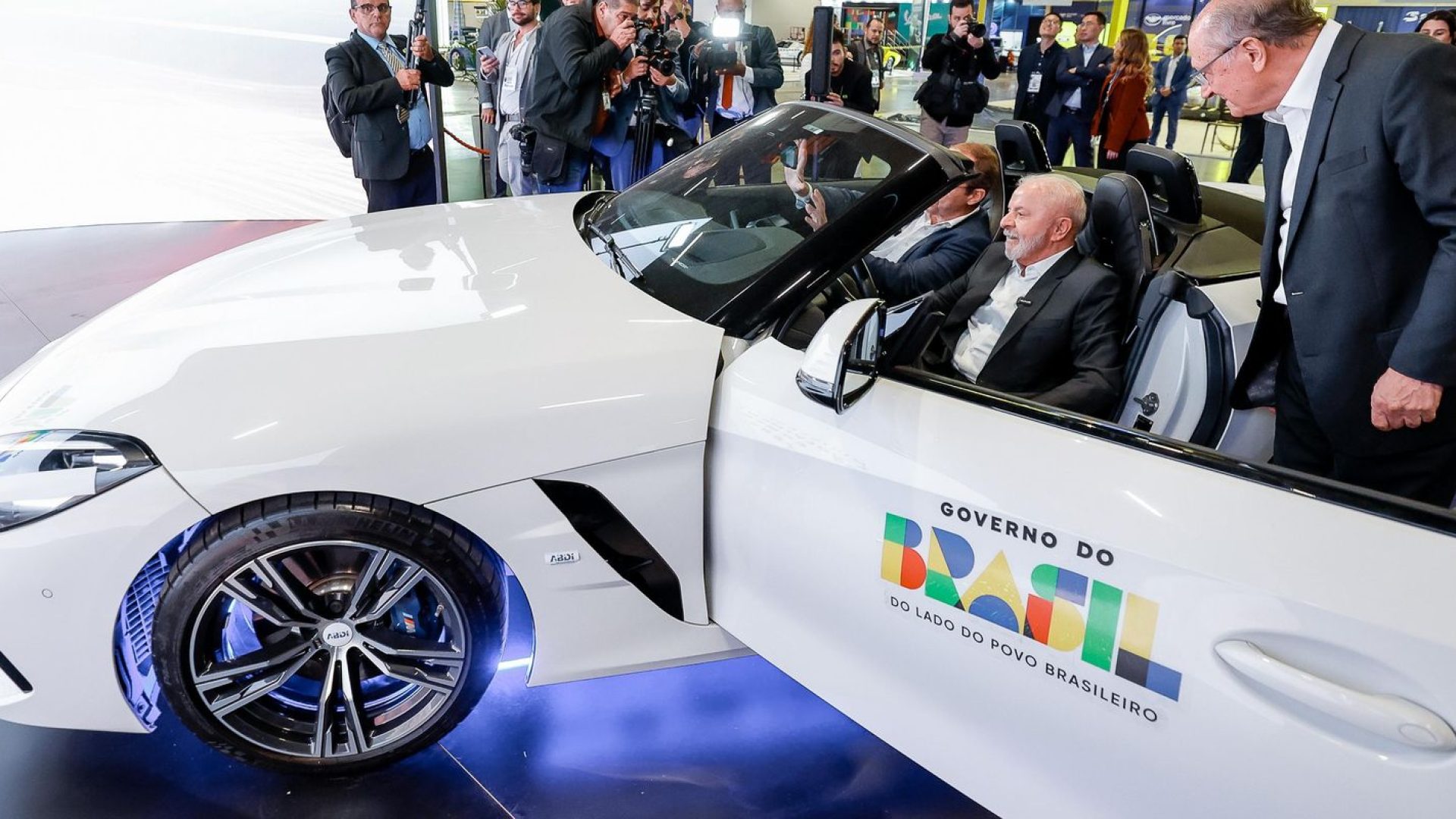 Lula celebra retirada de tarifas pelos EUA e diz que sinaliza respeito