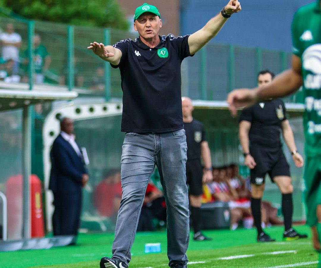 Chapecoense anuncia demissão do técnico Gilmar Dal Pozzo