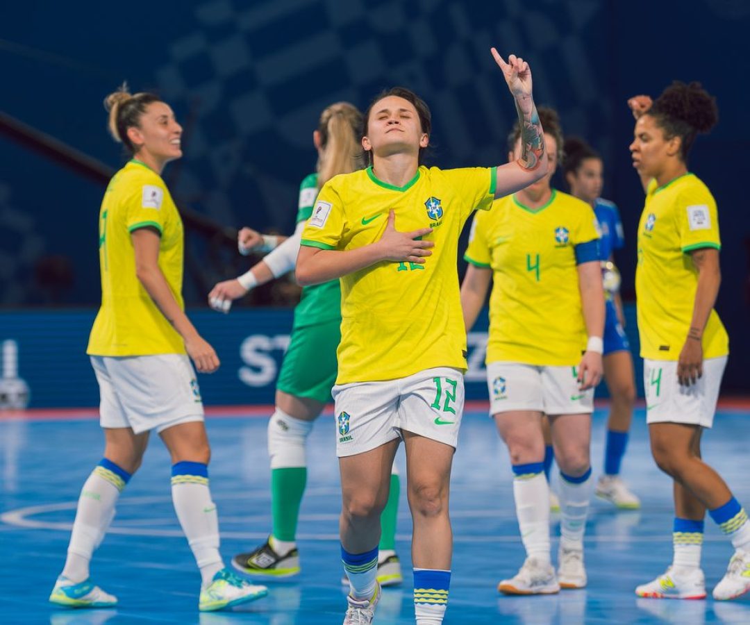 Brasil goleia Itália e está nas quartas da Copa do Mundo de futsal