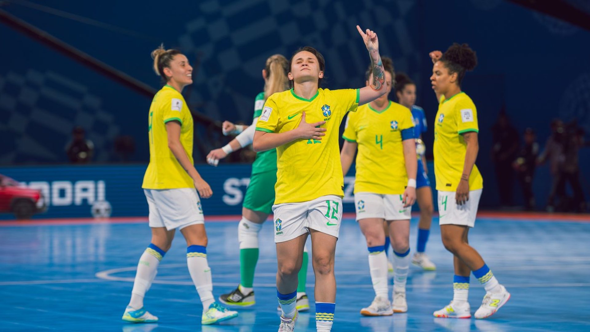 Brasil goleia Itália e está nas quartas da Copa do Mundo de futsal