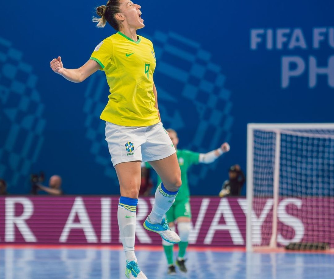 Brasil goleia e avança para semi da Copa do Mundo de futsal