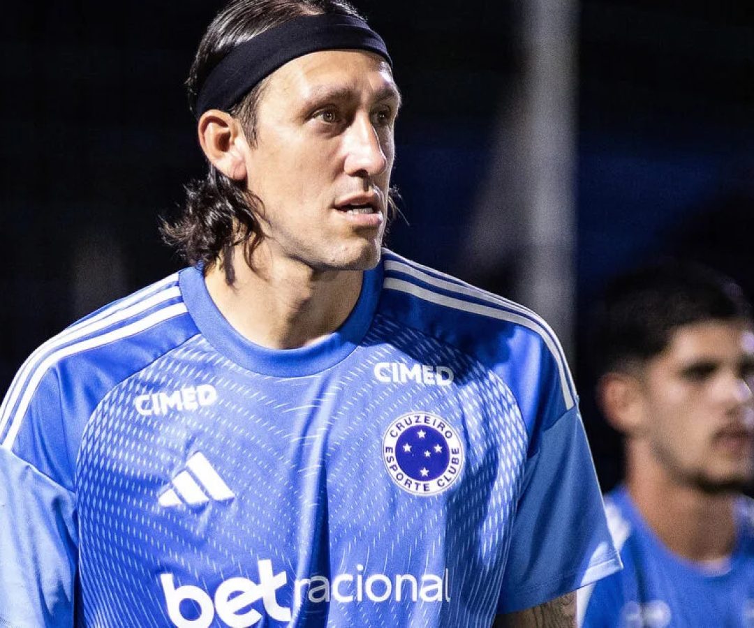 Cássio tem estiramento no joelho e desfalca Cruzeiro na final do Mineiro