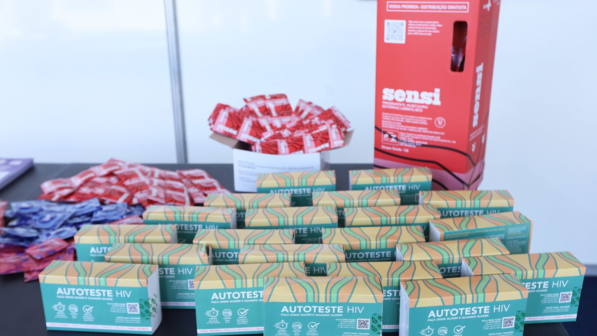 Carnaval no DF tem distribuição gratuita de preservativos e autotestes de HIV para foliões