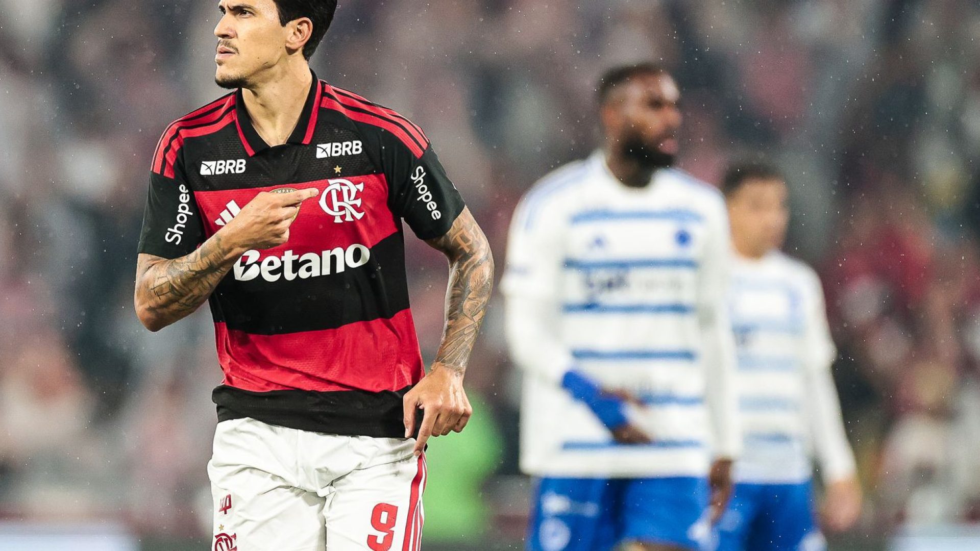 Flamengo vence Cruzeiro com gols de Pedro e Carrascal