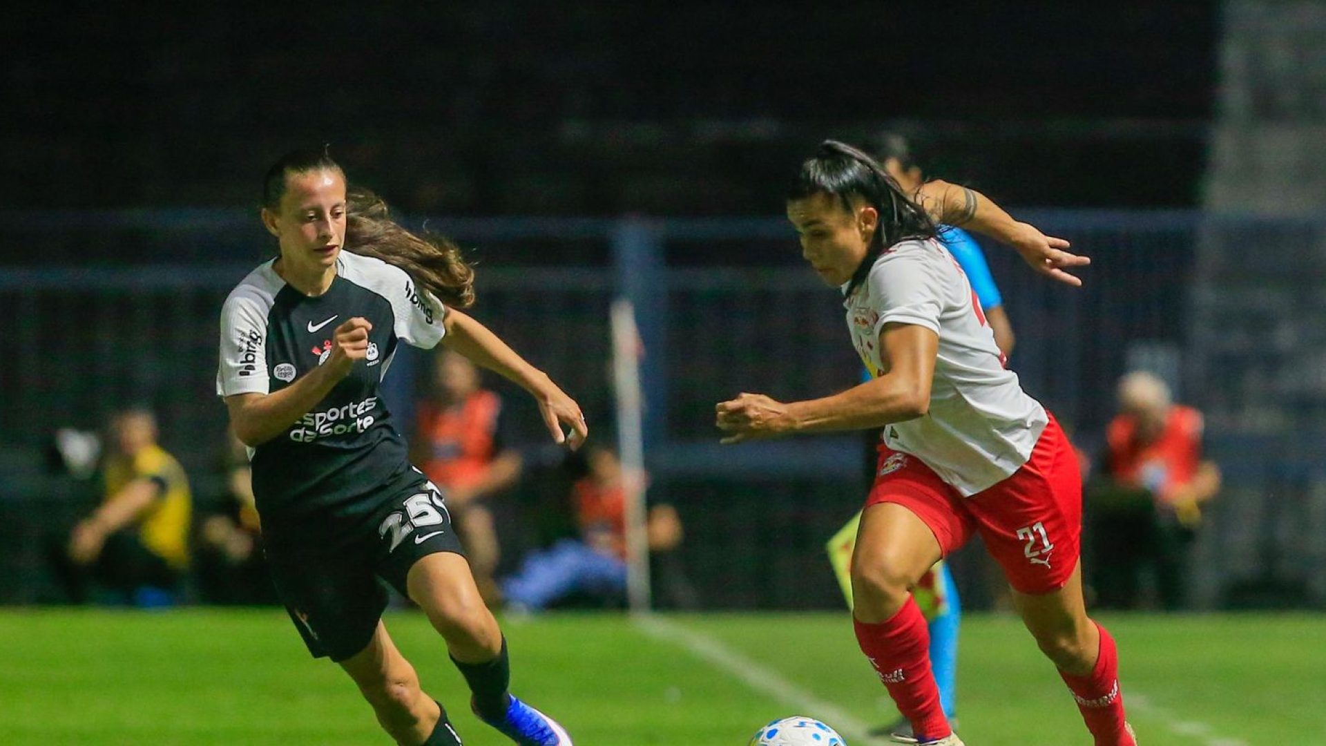 Corinthians goleia Bragantino e assume liderança do BR Feminino