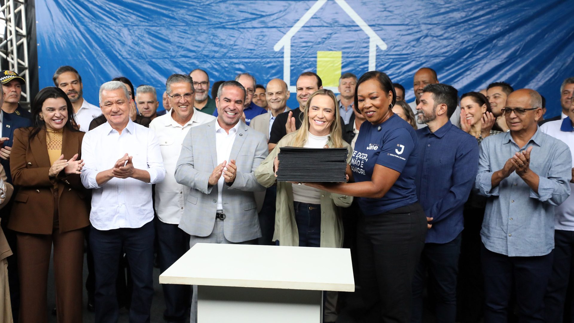 Celina assina ordens de serviço no Paranoá e lança segunda edição do GDF na Sua Porta