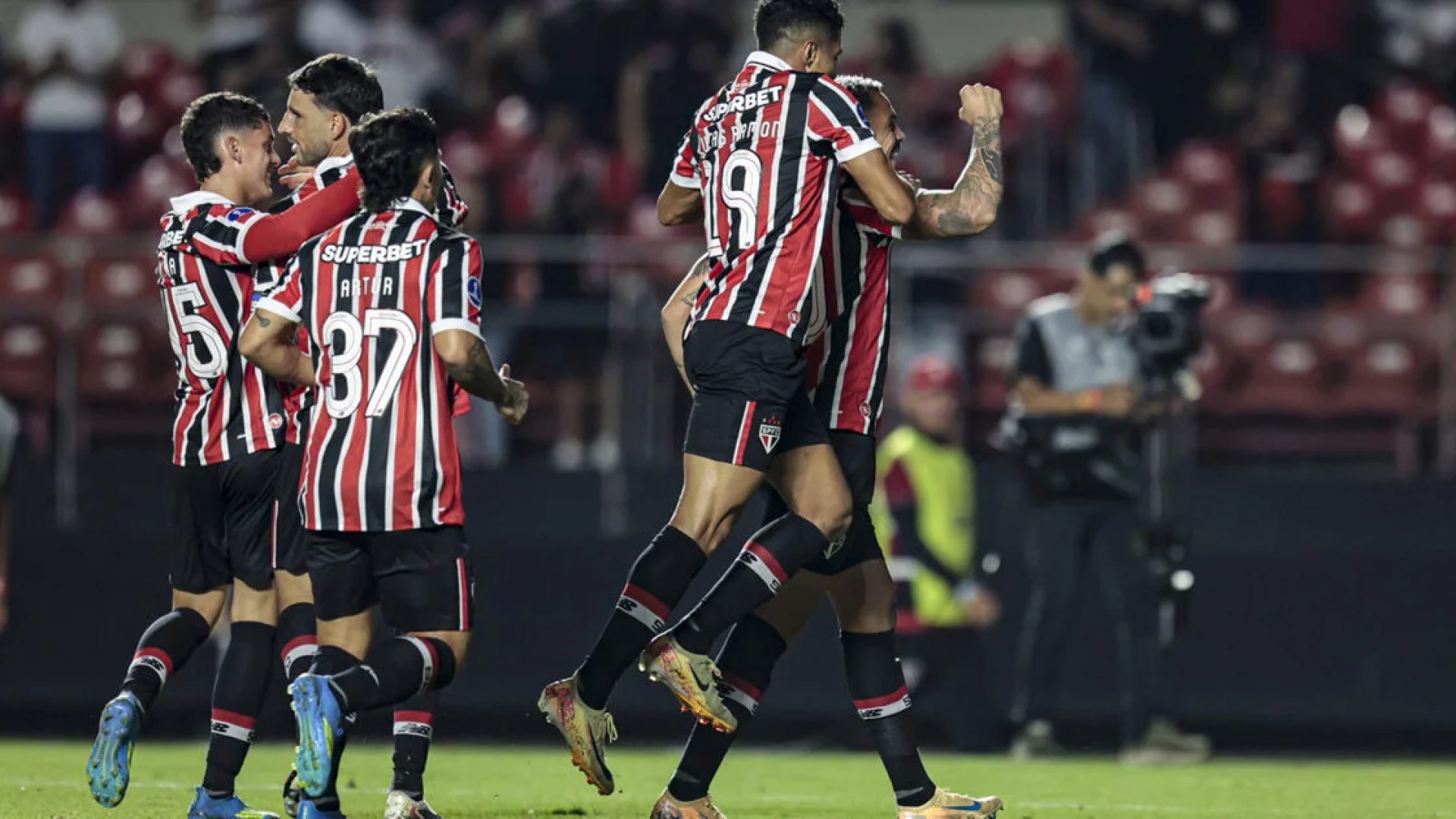 São Paulo encara o Vasco em busca de reabilitação no Brasileirão