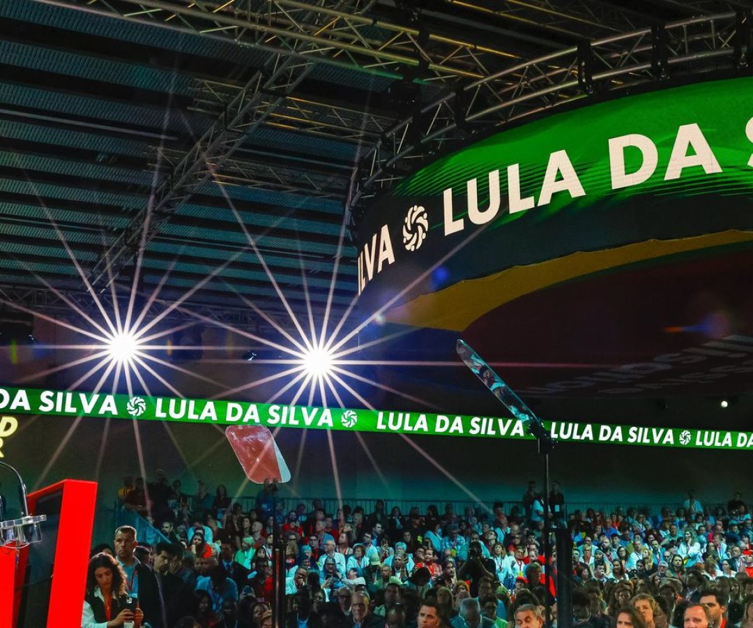Lula fala para milhares na Espanha e pede coerência dos progressistas