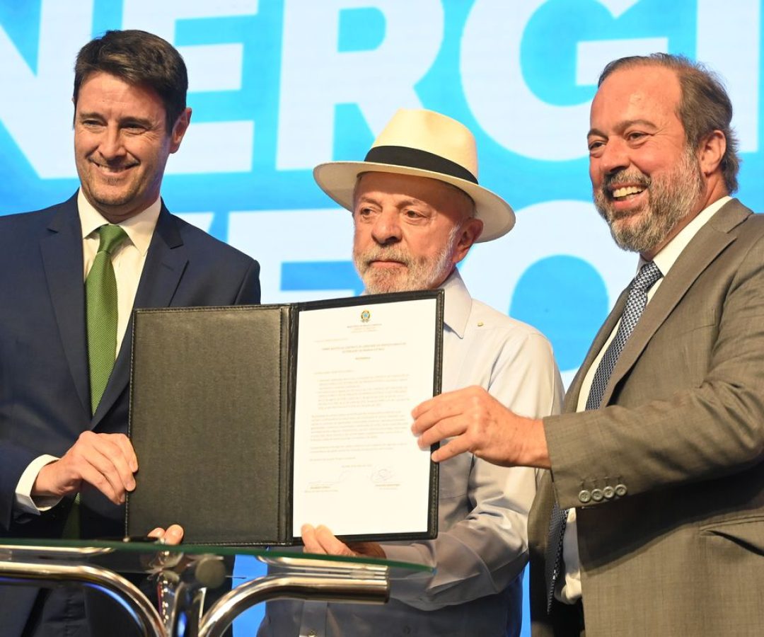 Governo renova contratos com distribuidoras de energia em 13 estados