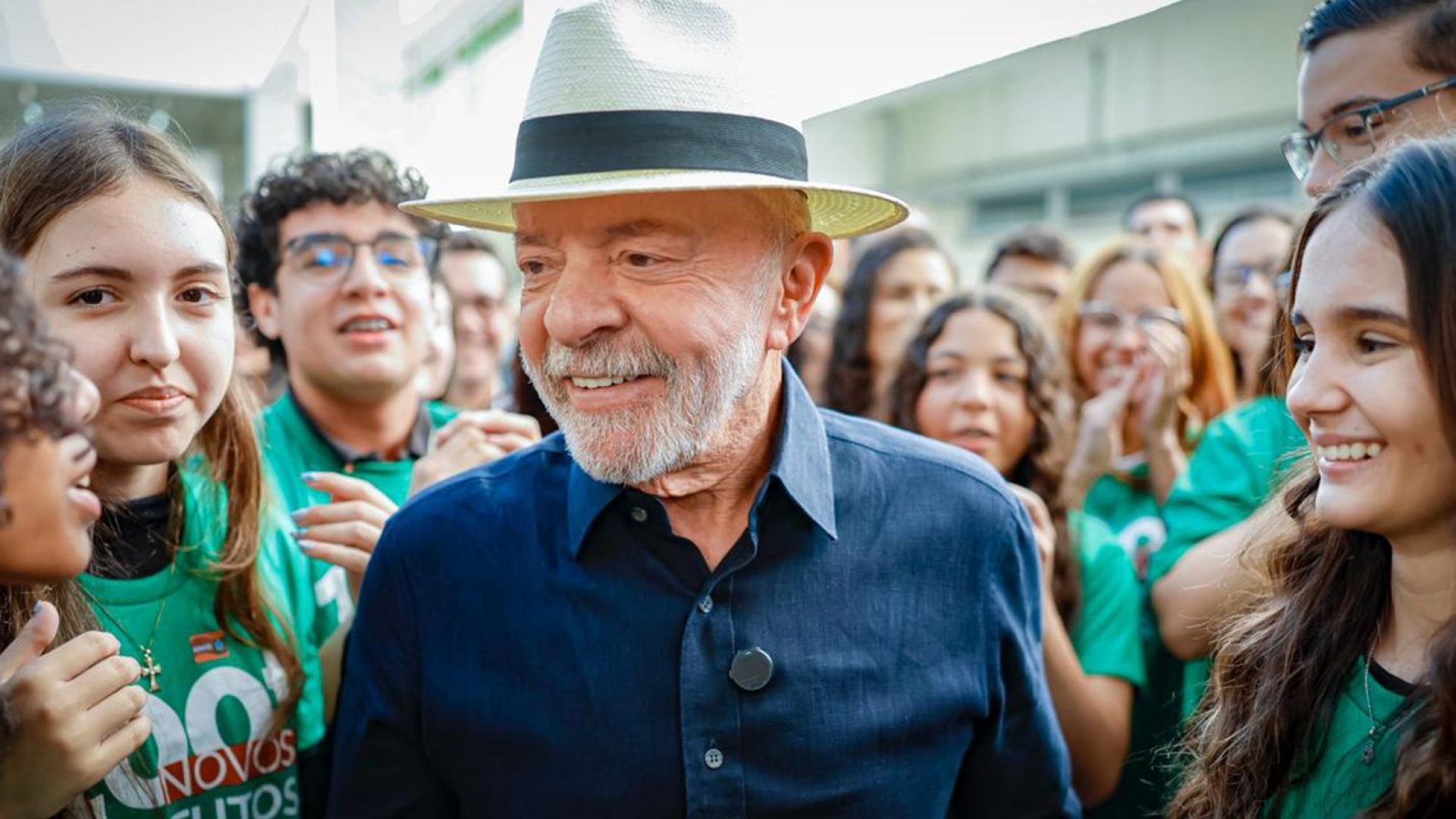 "Quem tinha que aumentar a taxa seríamos nós", diz Lula sobre EUA