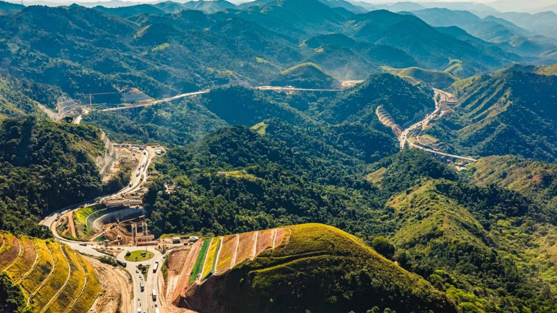Governo inaugura primeira etapa da rodovia na Serra das Araras, no Rio