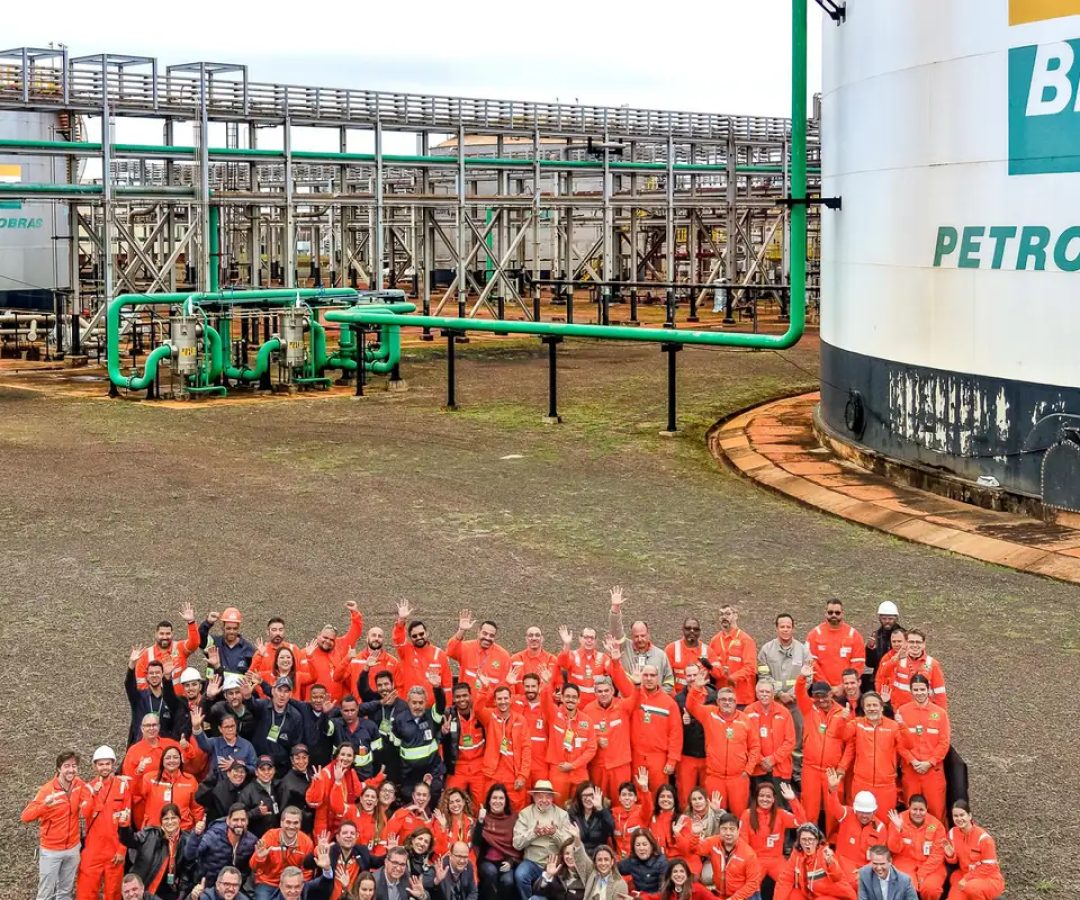 Lula assina contratos para retomar obra em fábrica de fertilizantes