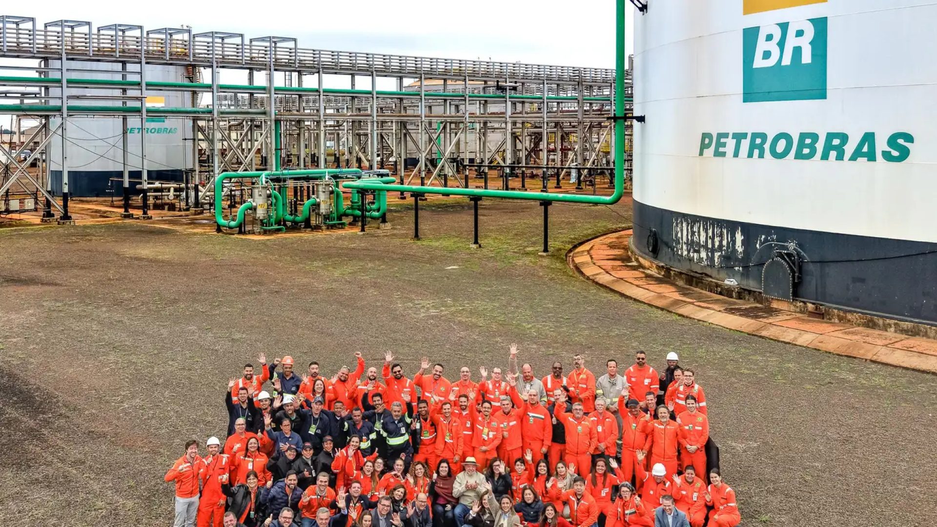 Lula assina contratos para retomar obra em fábrica de fertilizantes