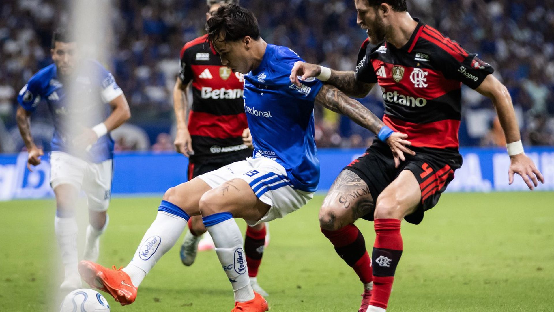 Cruzeiro e Flamengo empatam pelas oitavas de final da Libertadores