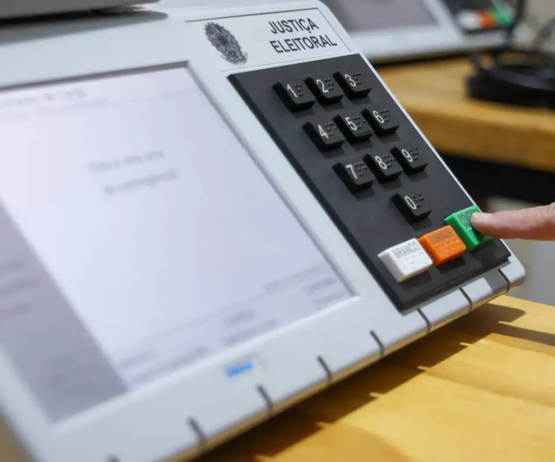 TSE aprova registros de seis candidatos à Presidência da República