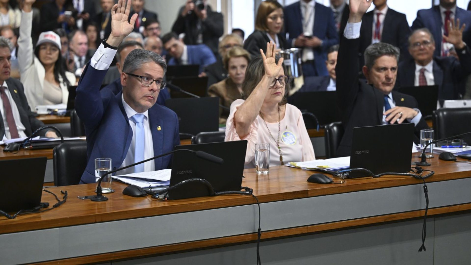 CCJ do Senado aprova texto-base da PEC da Segurança Pública