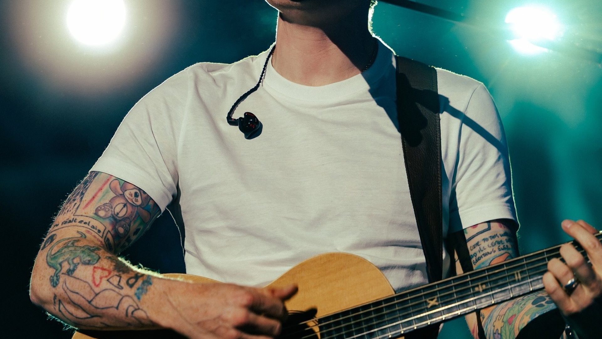 Ed Sheeran deixa Warner Music após 15 anos e diz que não brigou com gravadora