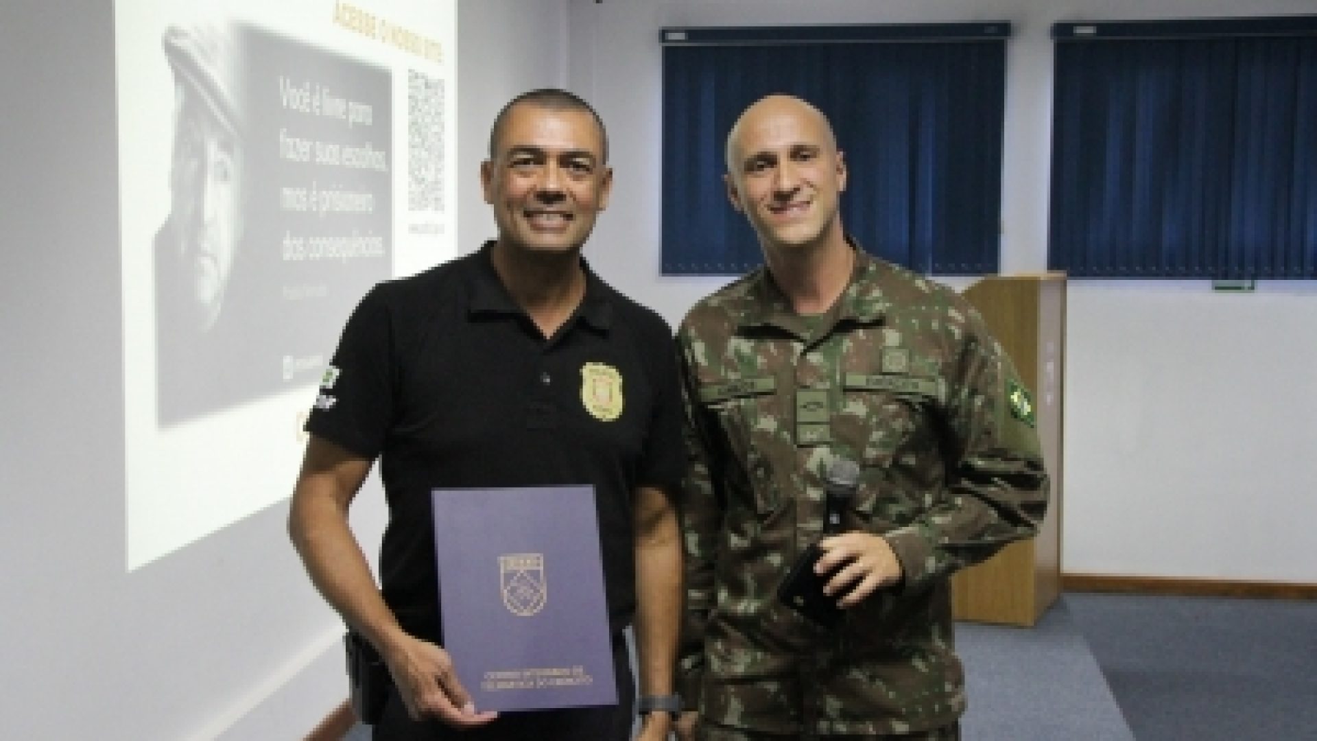 PCDF ministra palestra de prevenção às drogas para militares do Exército no SMU
