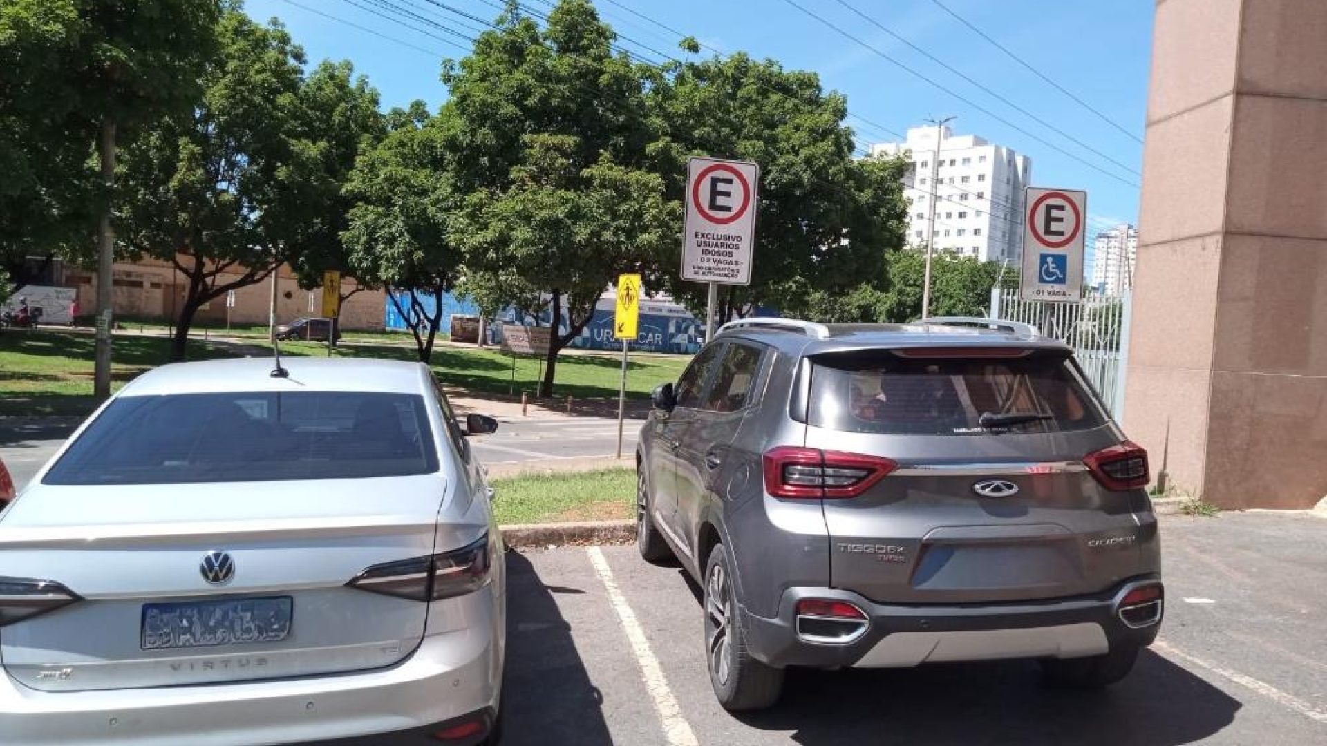 Detran-DF fiscaliza vagas especiais em Samambaia