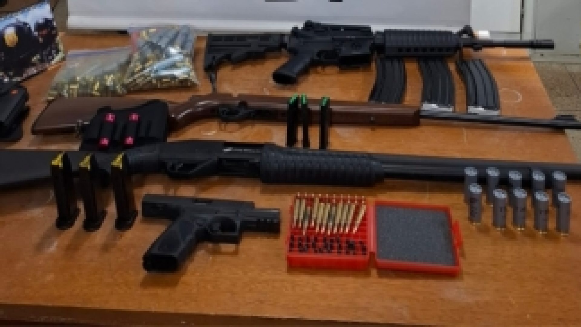 PCDF apreende quatro armas durante mandado de busca e apreensão