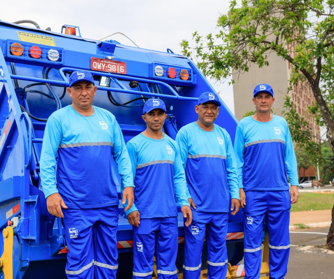 Novembro Azul: Caminhões de coleta de lixo rodam Brasília com mensagens de conscientização