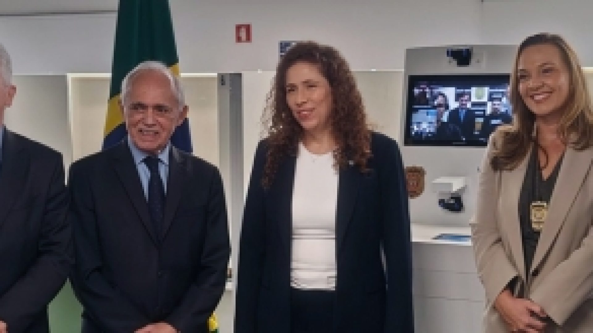 PCDF inicia, nesta quinta (16), emissão da nova Carteira de Identidade Nacional (CIN) no exterior