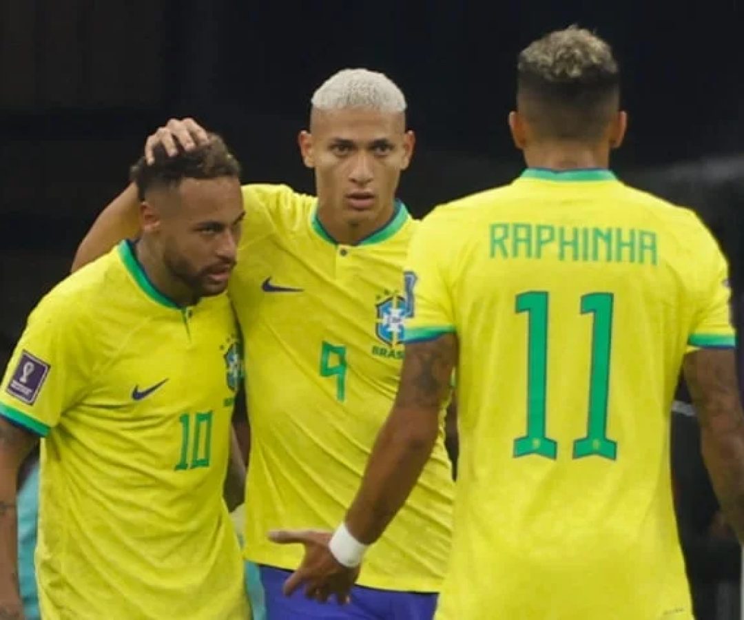 Raphinha faz coro por convocação de Neymar para a Copa: 'Ele é o cara do hexa'