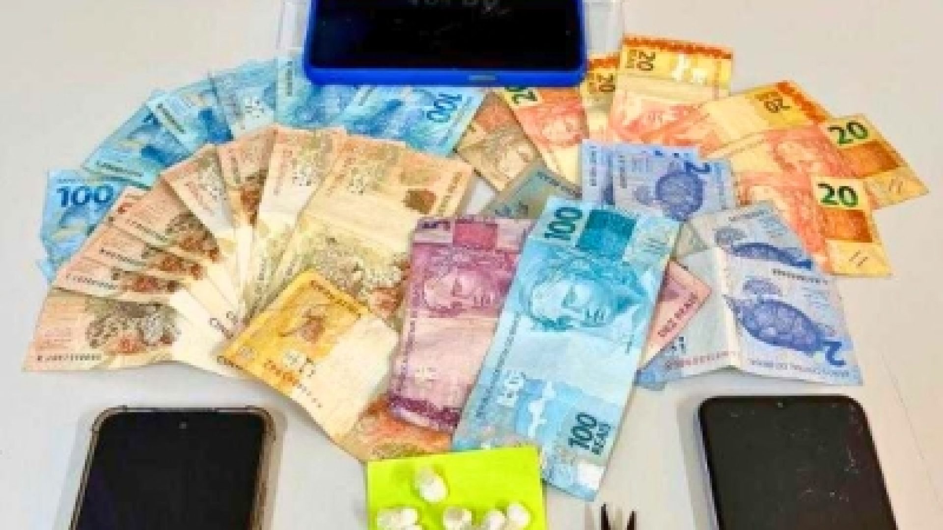 19ª DP prende um e apreende menor por venda de drogas