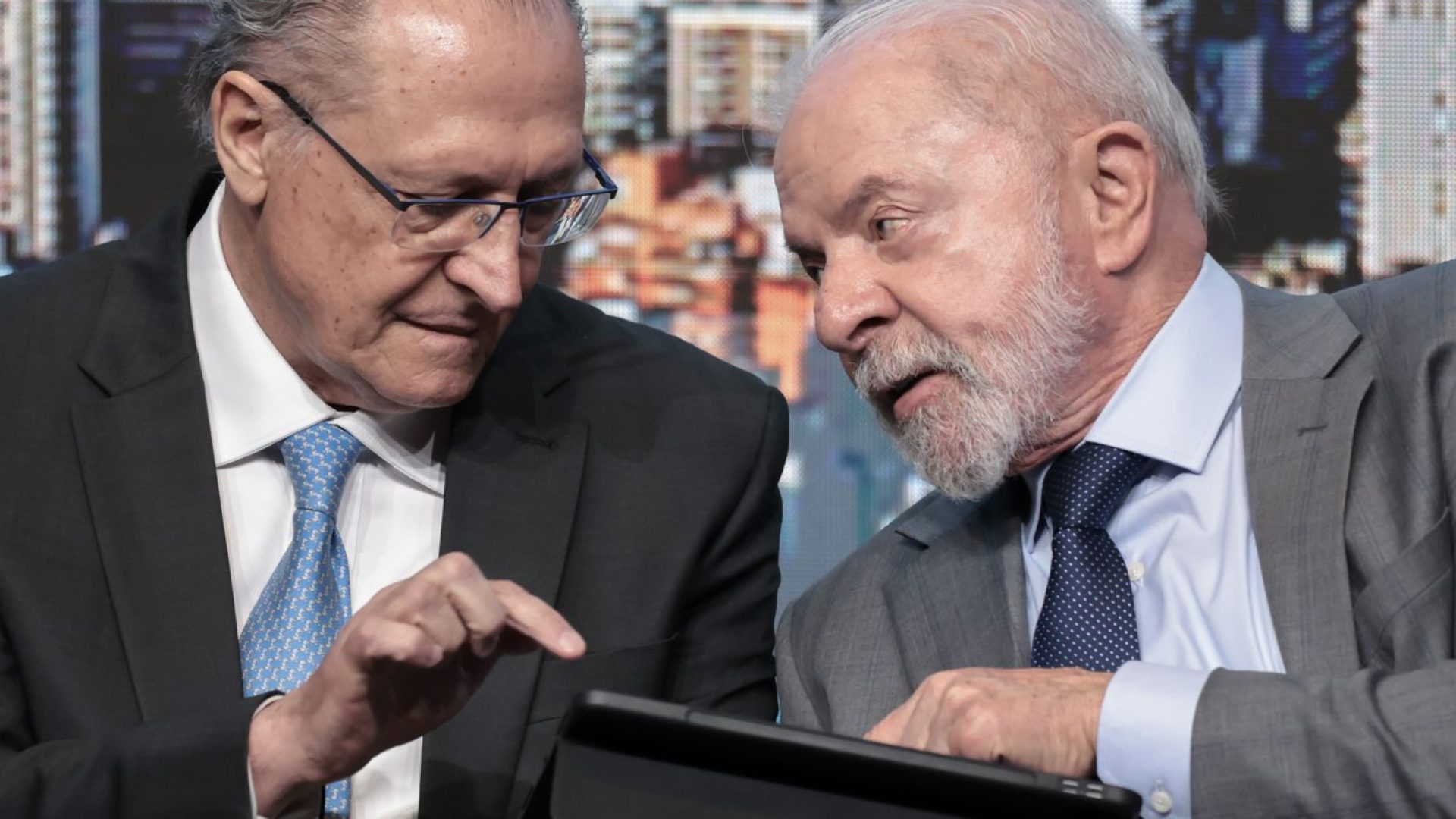 Lula anuncia programa de habitação para classe média