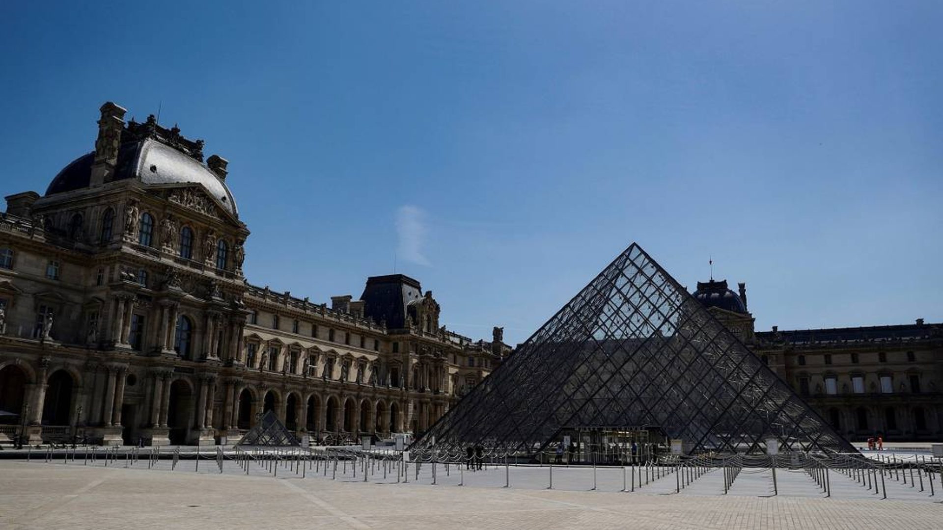 88586497_A-picture-taken-on-June-23-2020-shows-the-Louvre-pyramid-by-Chinese-architect-Ieoh-Ming-Pei.jpeg