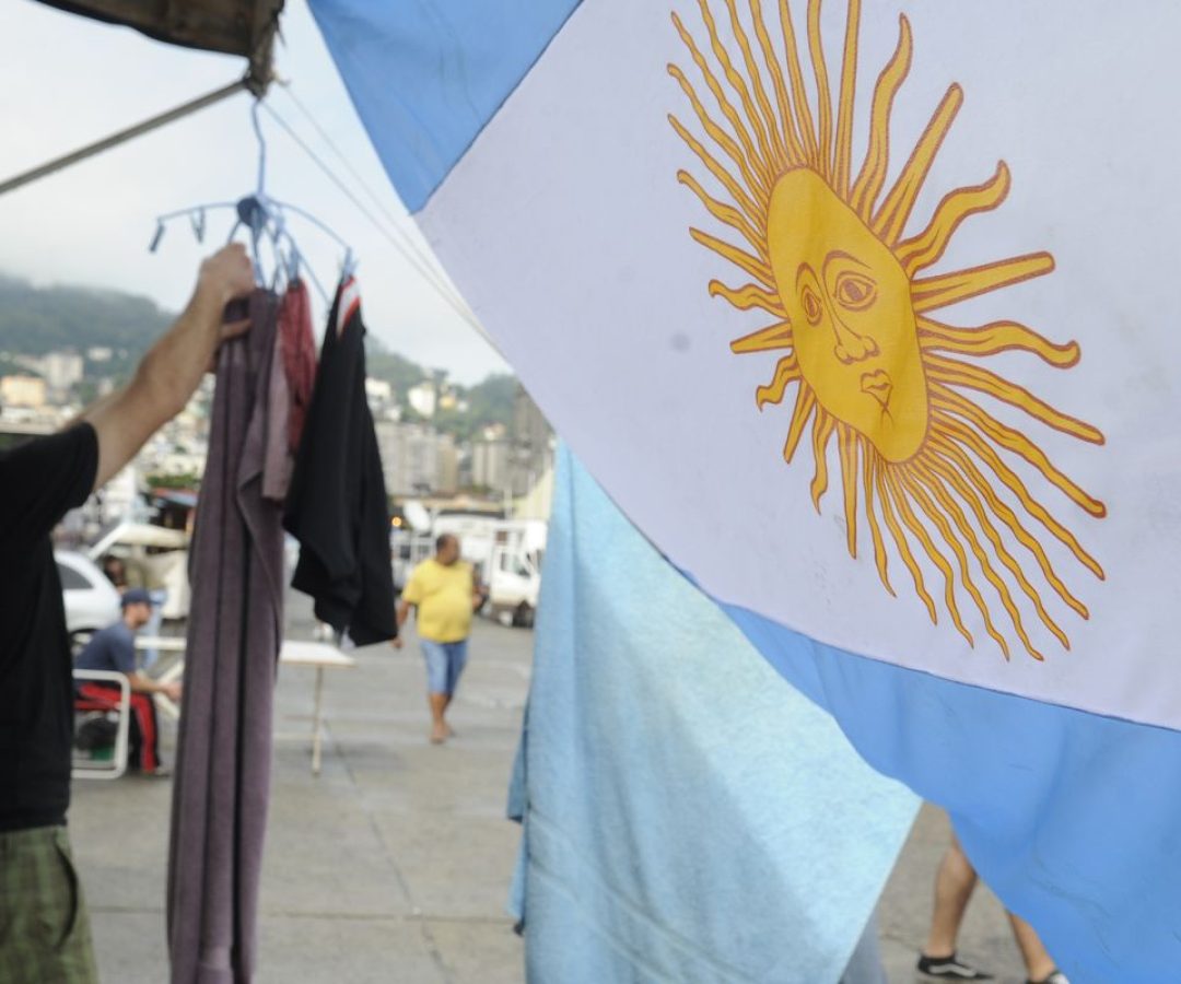 Quase metade dos jovens argentinos vive em vulnerabilidade social