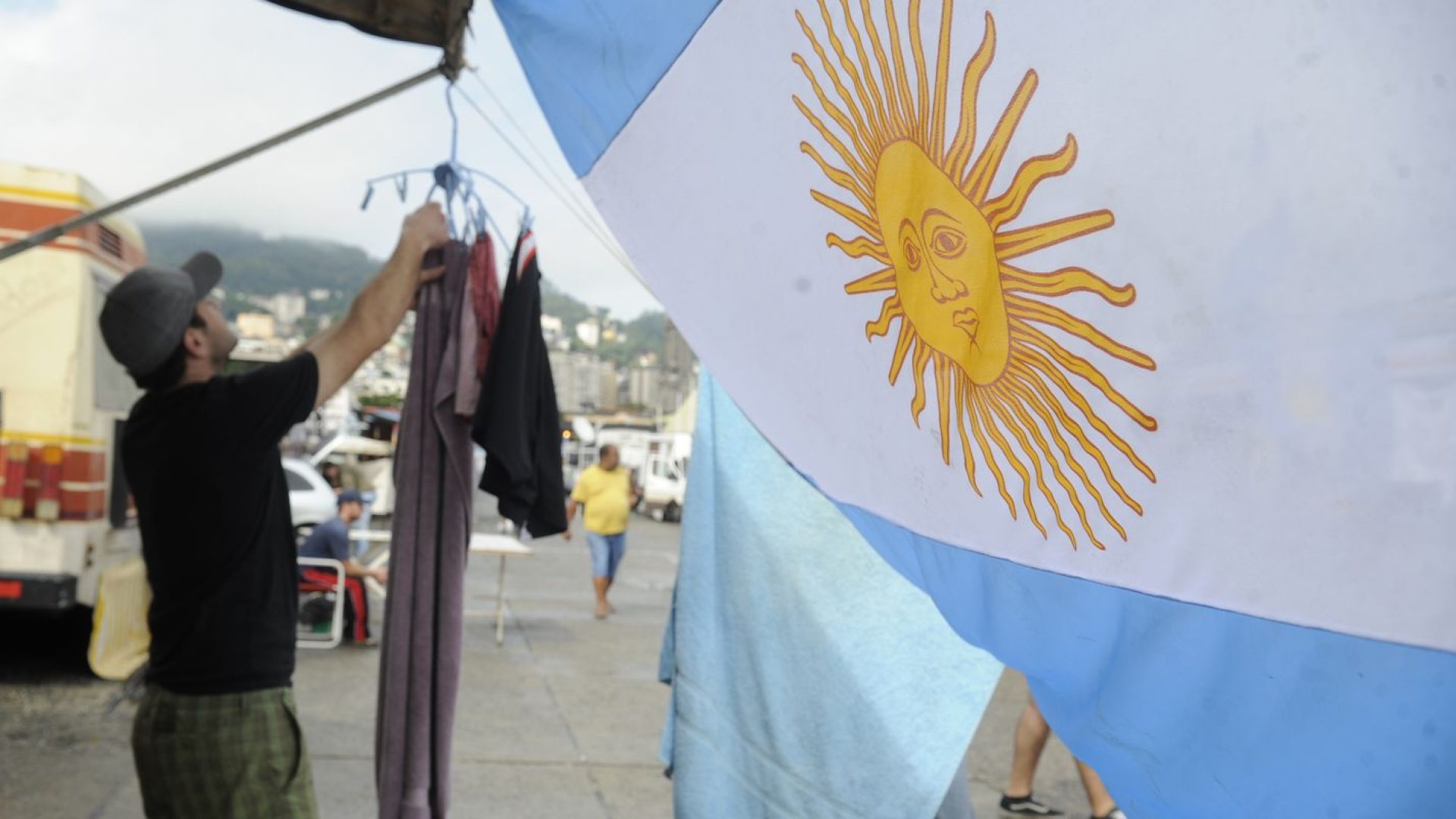 Quase metade dos jovens argentinos vive em vulnerabilidade social