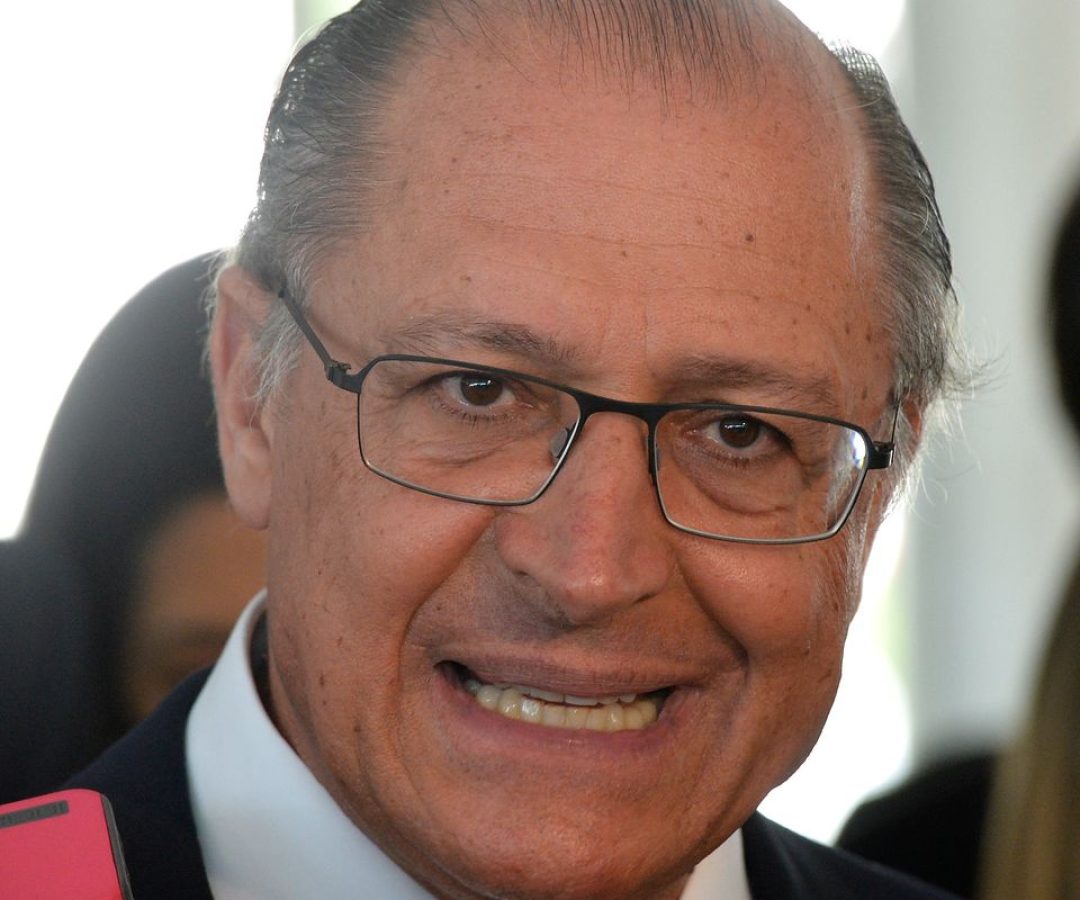 É factoide do clã Bolsonaro para desviar do caso Master, diz Alckmin