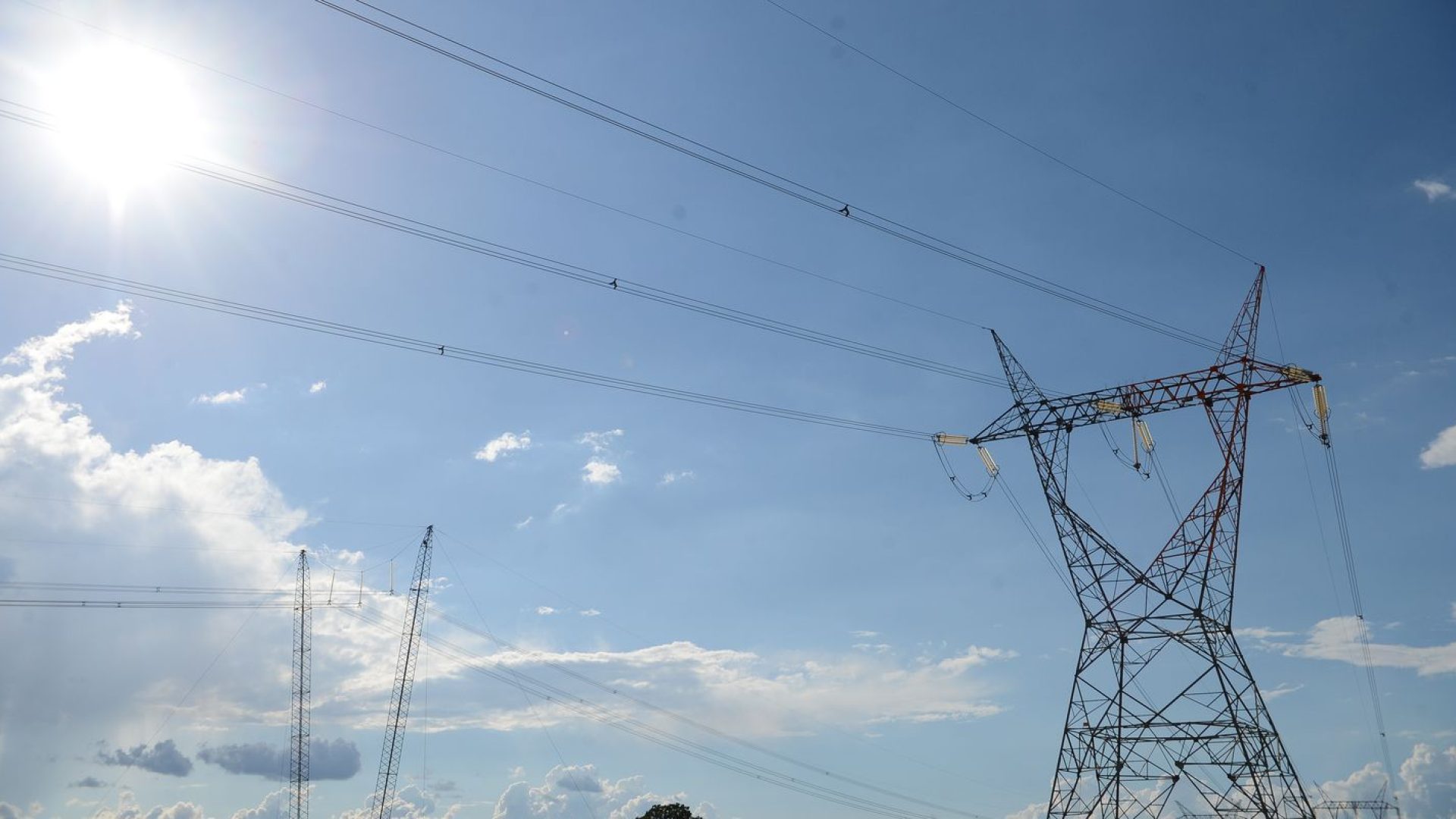 Aneel sorteia mais quatro lotes de transmissão de energia