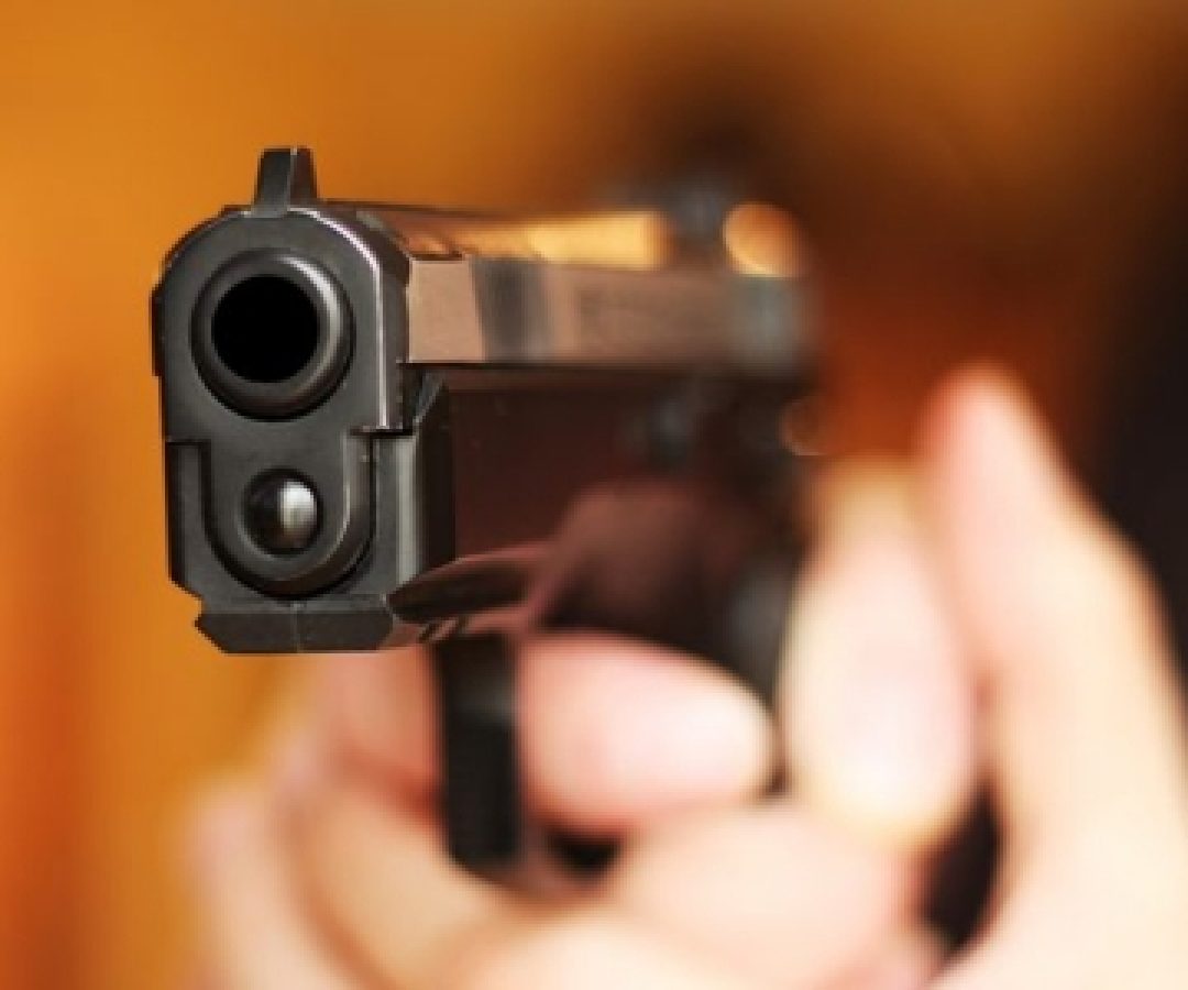 Pistola carregada e sem registro: 29ª DP prende homem armado em mercado do Riacho Fundo II