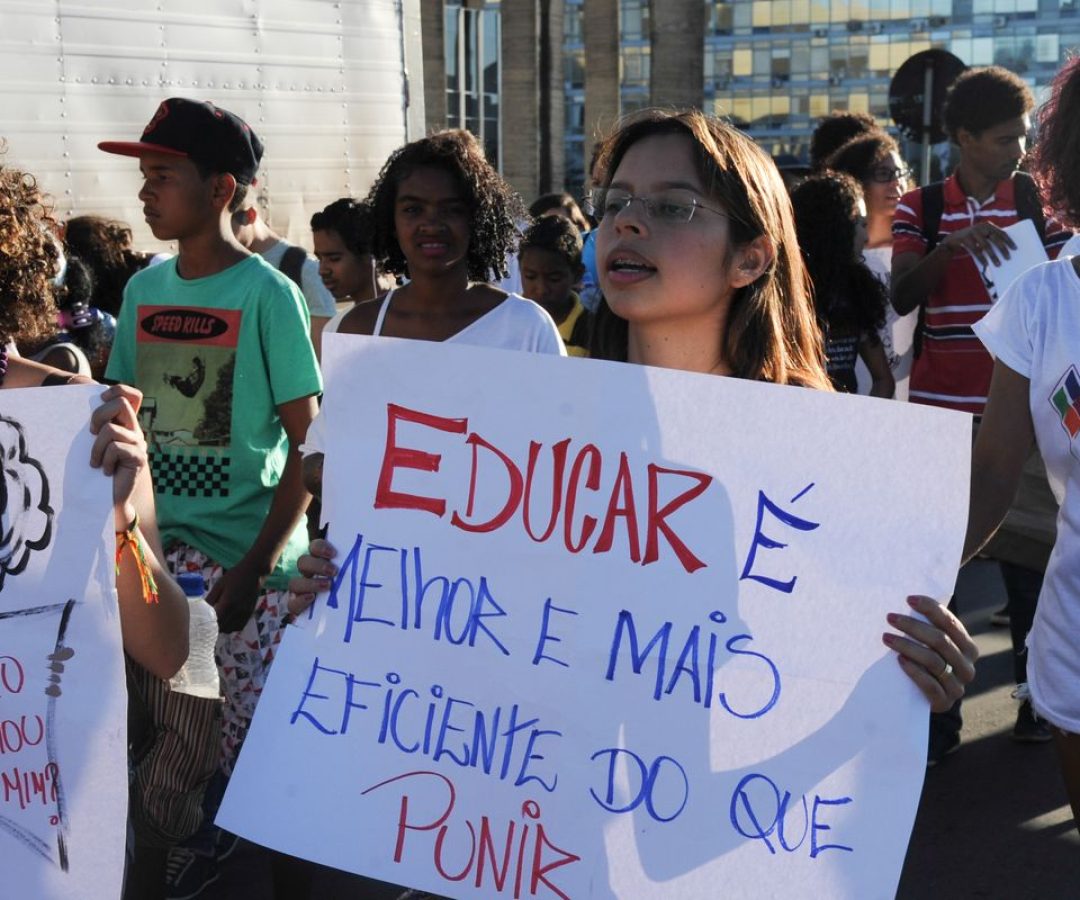 CCJ adia novamente análise de PEC sobre redução da maioridade penal