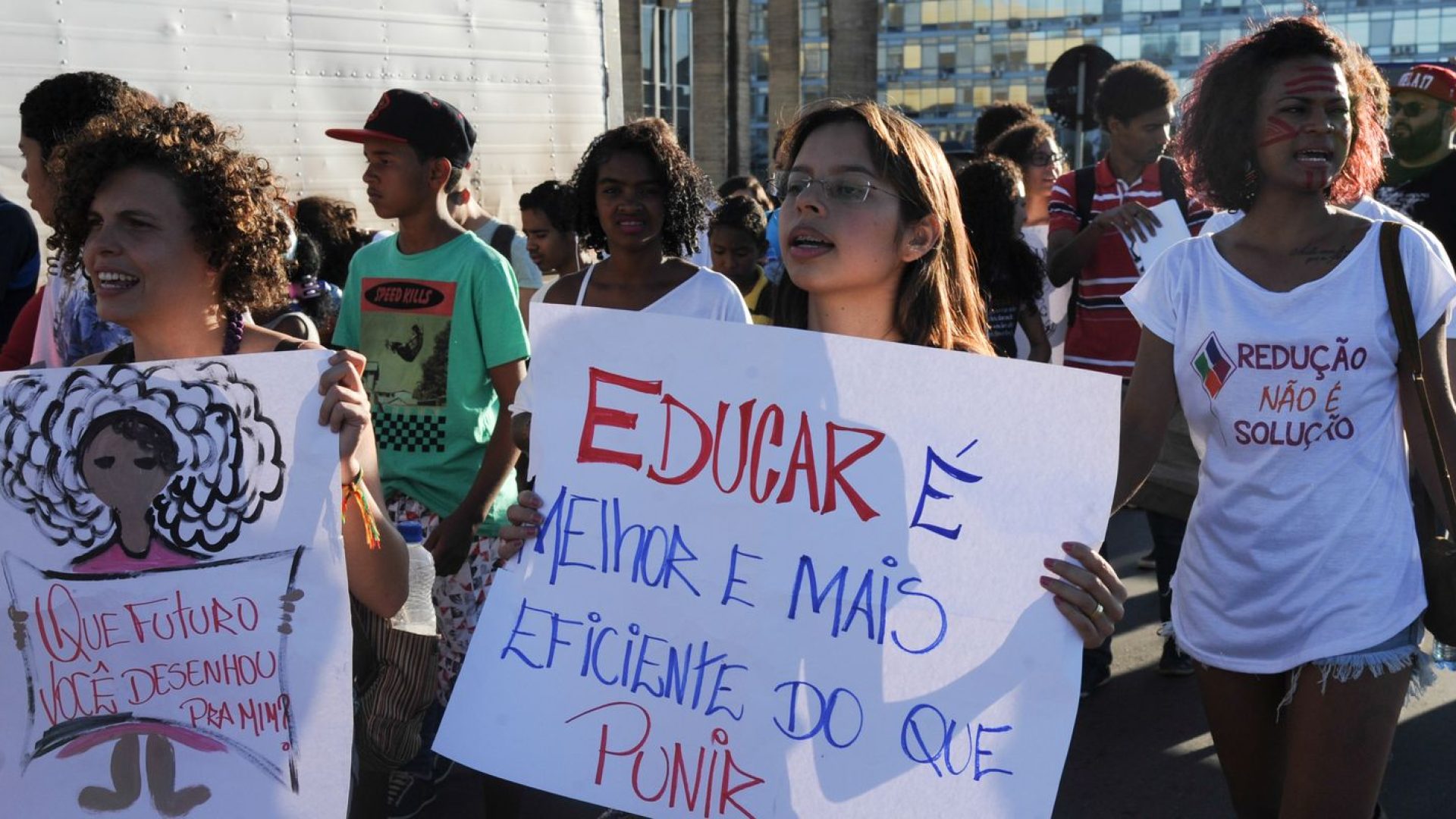 CCJ adia novamente análise de PEC sobre redução da maioridade penal