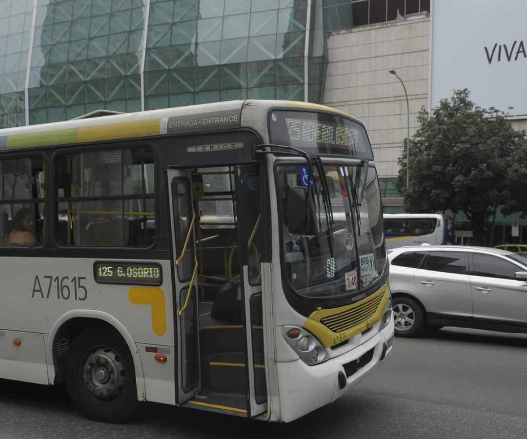 Rodoviários do Rio decidem continuar em estado de greve até amanhã