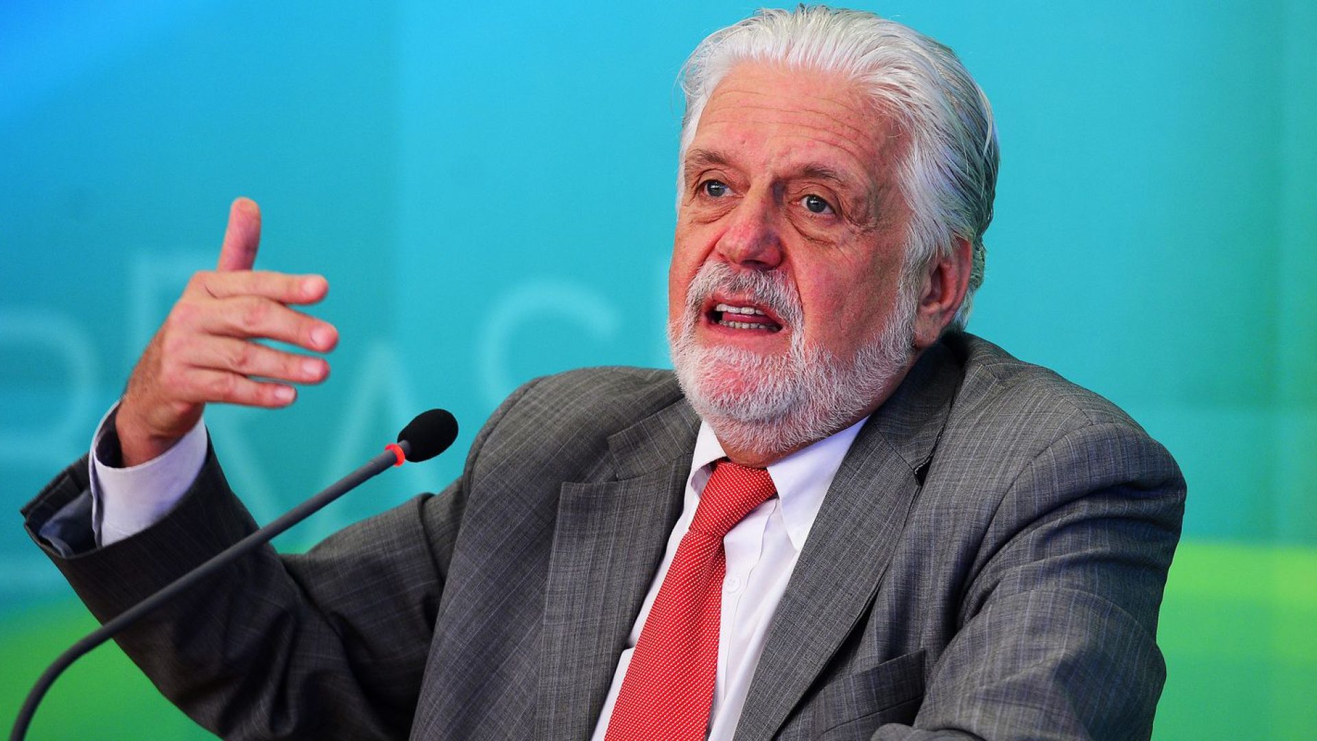 PF intima Jaques Wagner a depor sobre investigações do Banco Master