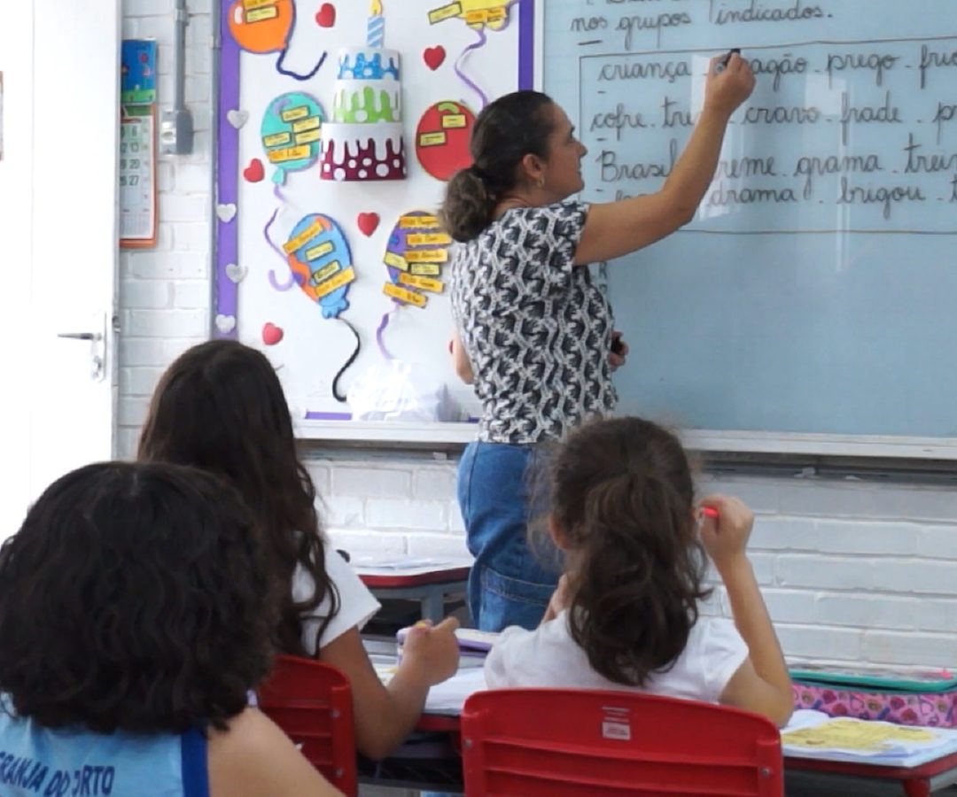 Projeto isenta professores do Imposto de Renda para salários até R$ 10 mil — Senado Notícias