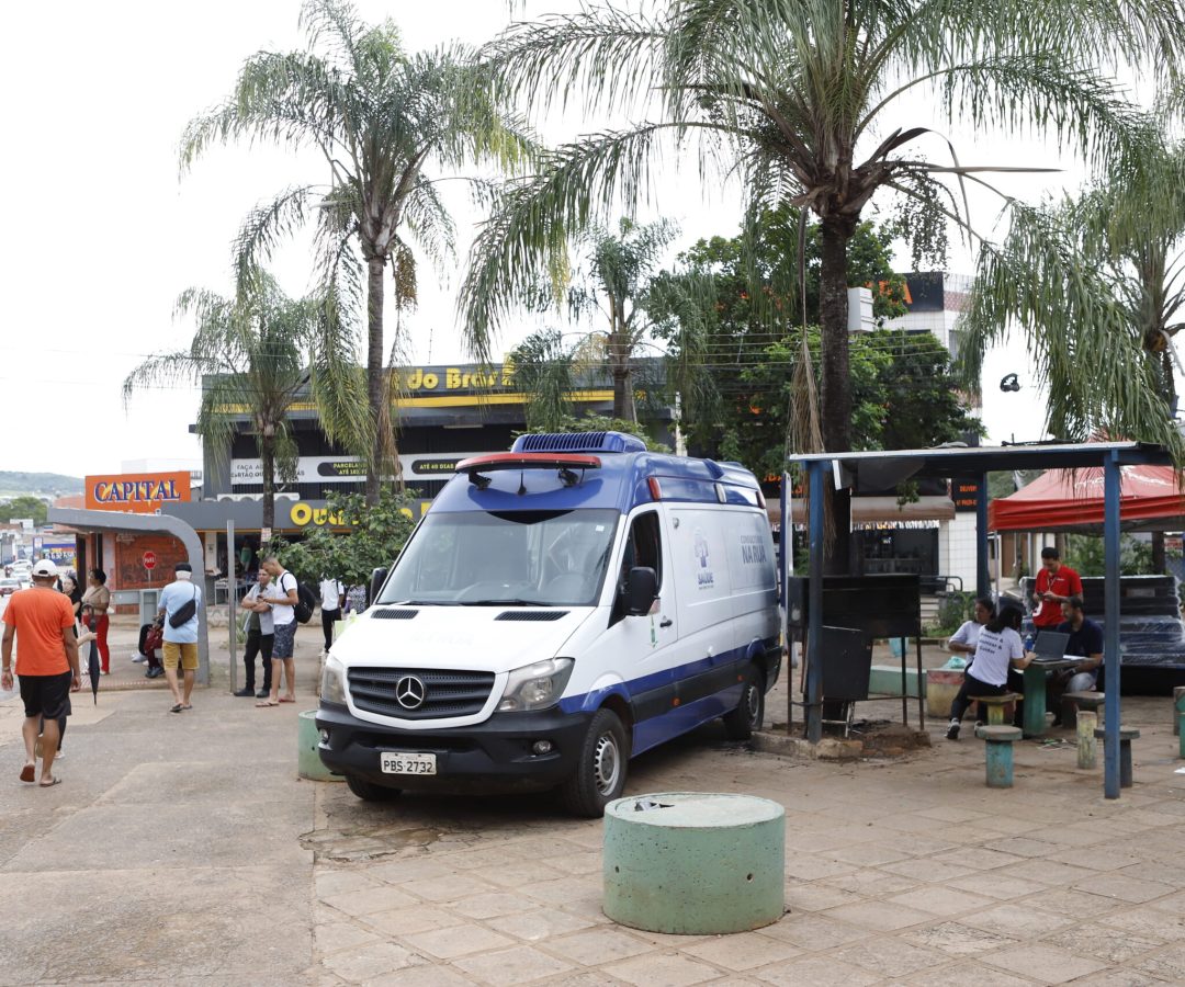 Carro da Vacina aplica 154 doses e 128 testes em São Sebastião