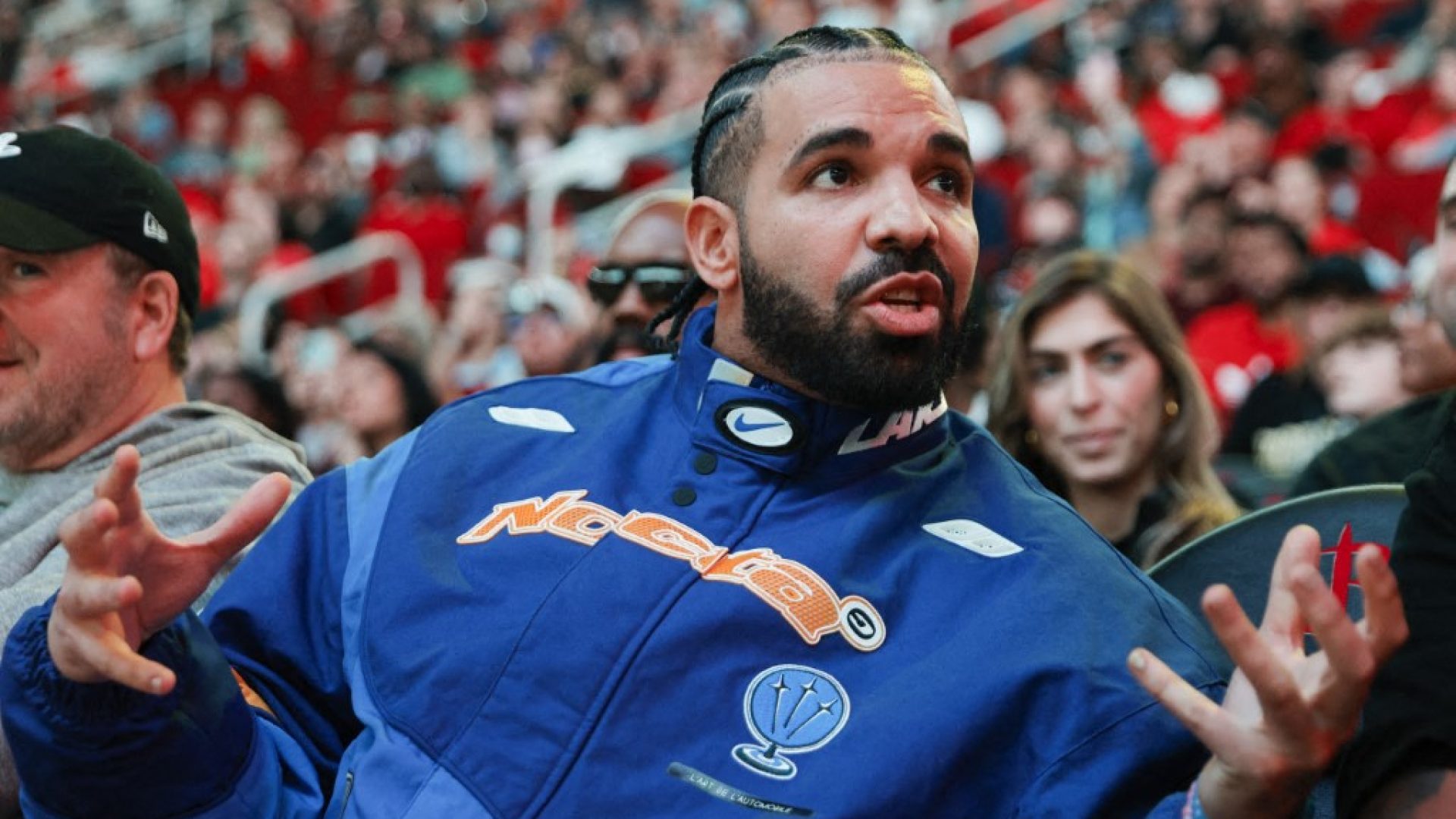 Drake se torna o primeiro artista a estrear três álbuns em 1º, 2º e 3º lugar na Billboard 200