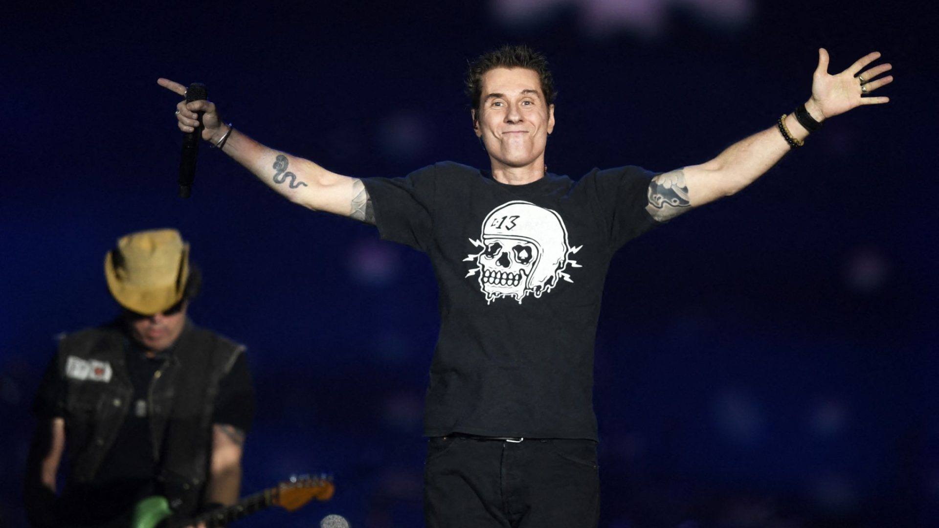Com falhas no som, Capital Inicial canta com Dado Villa-Lobos no Rock in Rio