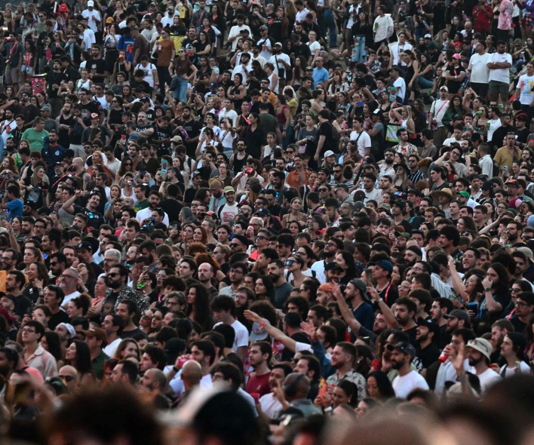 Tarde no Lollapalooza tem sol forte, rap carioca e críticas a Bolsonaro e Trump