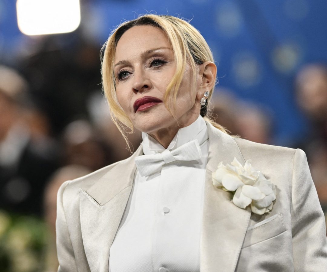 Madonna faz show surpresa na Times Square para lançar música e atrai multidão